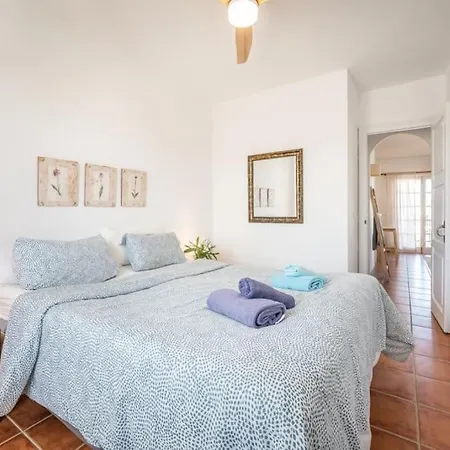 Casita Al Lado De La Playa Con Piscina Y Jardines En Menorca 아파트